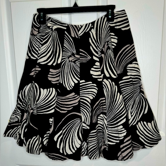 New York & Co. Black, Tan & White Fit & Flare Linen Blend Skirt. Size 8. - Picture 1 of 3